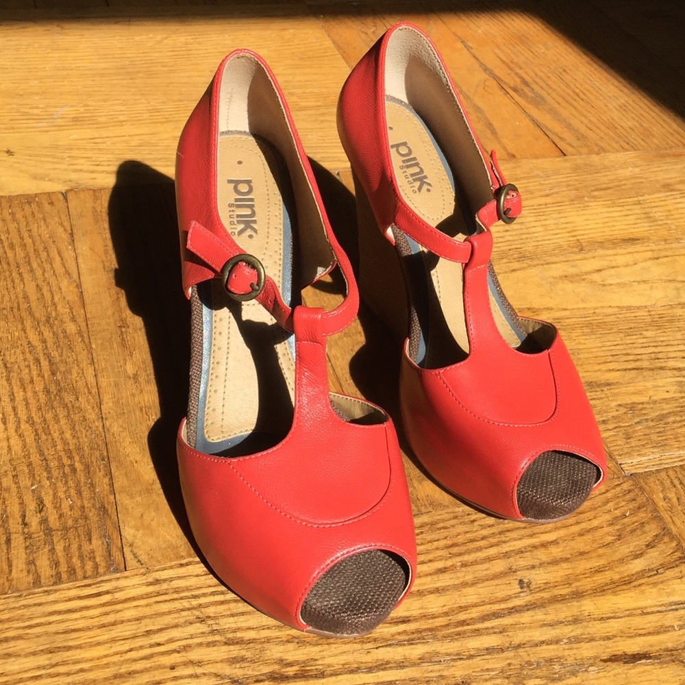 PINK - women’s wedge shoes - size 7.5